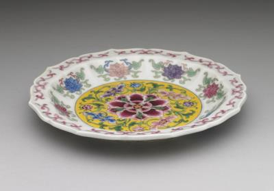 图片[2]-Porcelain plate with flowers decoration in painted enamels, Qing dynasty, Kangxi reign (1662-1722)-China Archive